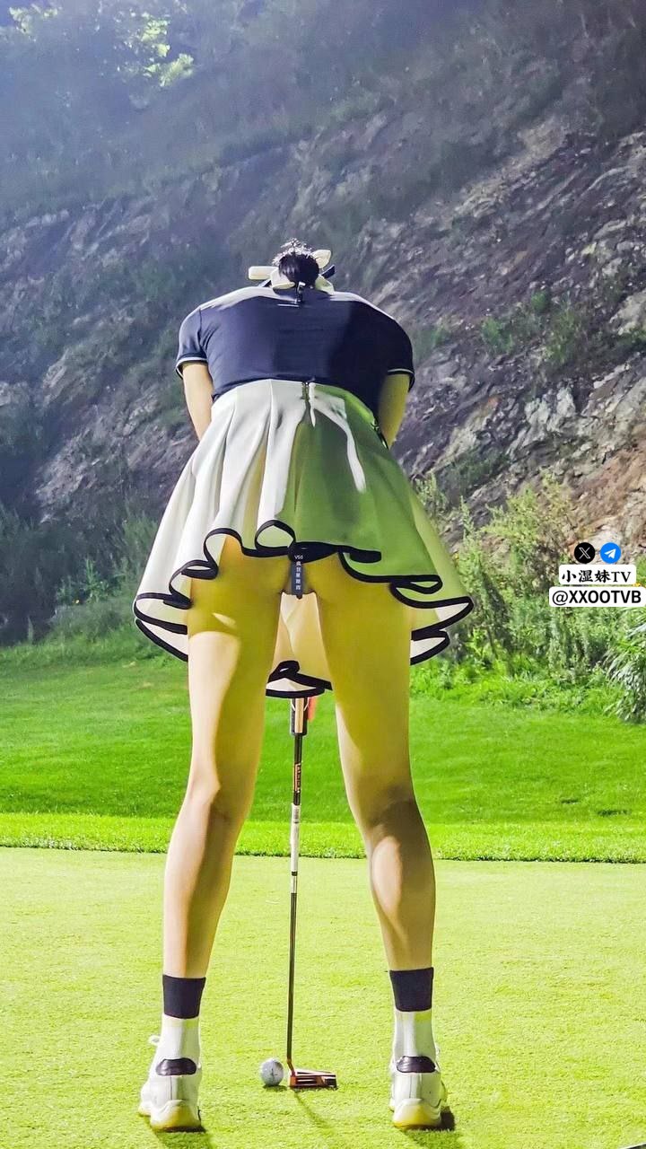 蓝发眼镜萌妹子情趣女仆装黑丝双人啪啪 逼逼塞跳蛋上位骑乘大力抽插呻吟 很是诱惑喜欢不要错过